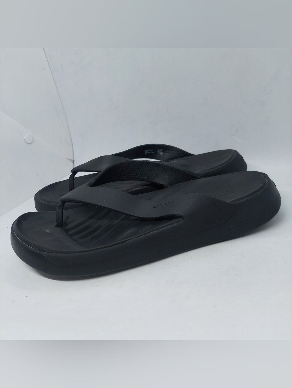 Crocs Getaway Low Platform Flip Flops Thong Sandals Black Womens Size 8